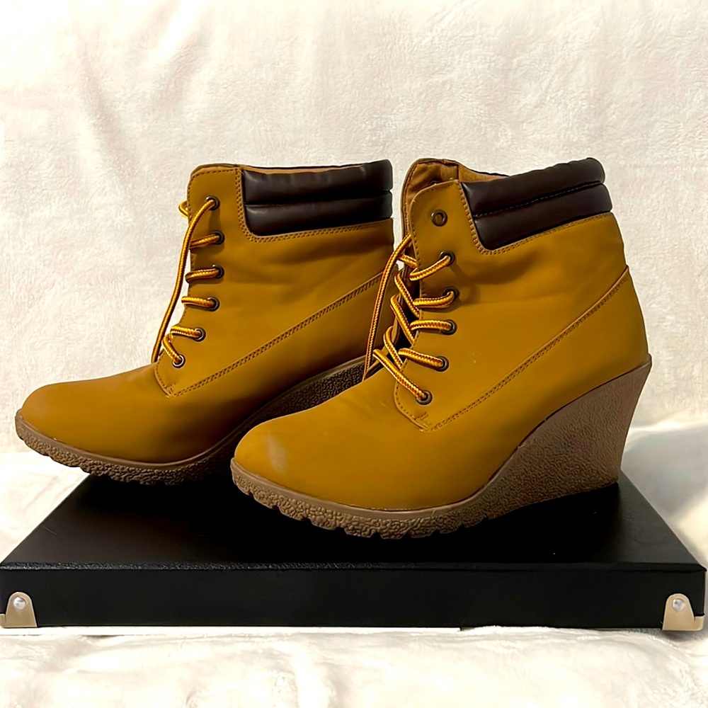 Above ankle boots.